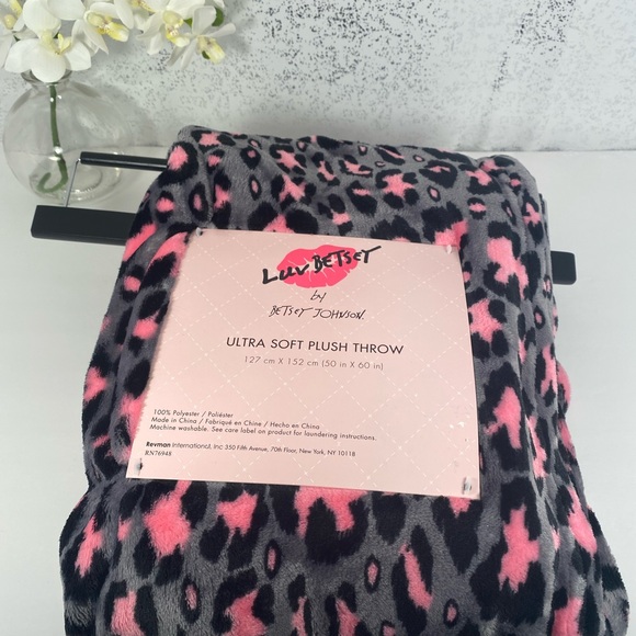 Betsey Johnson Bedding Betsey Johnson Pink Grey Leopard Throw